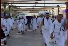 صورة بدء تفويج الحجاج إلى ساحات مسجدة نمرة استعدادا للاستماع إلى خطبة عرفة