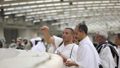 صورة بعد التحلل من الإحرام.. حجاج بيت الله الحرام يعايدون أحبتهم من المشاعر المقدسة