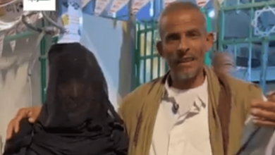 صورة «شوقا لبيت الله».. حاج يمني باع أرضه ليحقق حلم والدته بأداء الحج