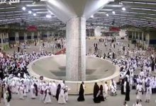 صورة للوقاية من الإجهاد الحراري.. الفرق الصحية في منشأة الجمرات توزّع أظرفًا مثلّجة على ضيوف الرحمن