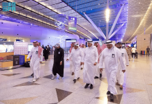 صورة وزير النقل يقف على جاهزية مطار الملك عبدالعزيز الدولي لمرحلة مغادرة ضيوف الرحمن