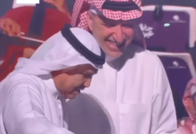 صورة محمد عبده يحيي أولى حفلات أرينا الخبر ويحتفل بعيد ميلاده مع الجمهور