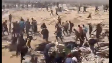 صورة جيش الاحتلال يطلق النار على مدنيين أثناء الحصول على المساعدات في غزة