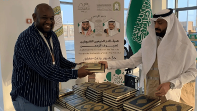 صورة أول القادمين وآخر المغادرين.. حاج سوداني يختتم رحلته للحج عبر منفذ الرقعي