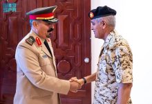 صورة أمين التحالف الإسلامي يبحث مع رئيس هيئة الأركان البحريني سبل تعزيز التعاون في محاربة الإرهاب