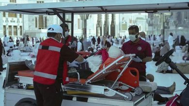 صورة «الهلال الأحمر» تنجح في توليد حاجة إندونيسية بساحات المسجد الحرام