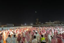 صورة جموع غفيرة بجازان تودع الإعلامي موسى محرق إلى مقبرة الظبية