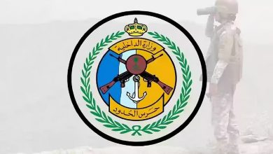 صورة حرس الحدود بمكة المكرمة ينقذ مواطنًا ومقيمين تعطلت واسطتهم البحرية في عرض البحر