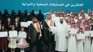 صورة أمير الحدود الشمالية يكرّم الطلاب والطالبات الفائزين في المسابقات المحلية والدولية