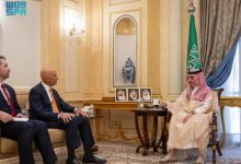 صورة وزير الخارجية يستقبل المبعوث الأمريكي إلى سوريا