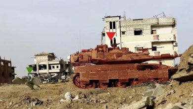 صورة طائرة إسرائيلية توثق هجوم مقاوم بغزة على دبابة وتفجيرها (شاهد)