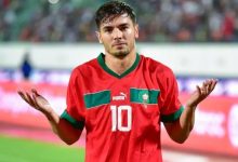 صورة دياز يؤكد غيابه عن مباراتي تونس والبنين ويعرب عن سعادته بتواجده مع اللاعبين رغم الإصابة