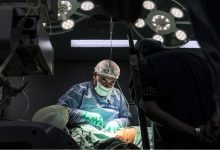 صورة قناة بريطانية تقرر بث فيلم وثائقي عن أطباء غزة بعد رفض BBC عرضه