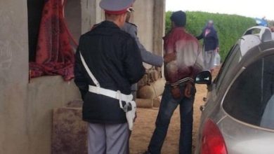 صورة توقيف المختل العقلي الذي فقأ عين والدته في نواحي كلميم