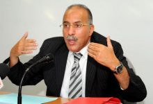 صورة مثول عبد المولى عبد المومني المتهم باختلاس أموال تعاضدية الموظفين أمام القضاء اليوم