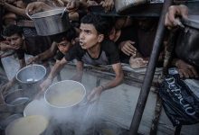 صورة حكومة نتنياهو توعز بتسريع دخول المساعدات : العالم لم يعد يصدق عدم وجود مجاعة بغزة