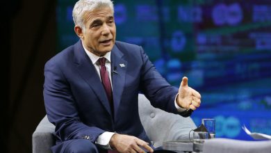 صورة لابيد يُطالب بوقف الحرب وإقامة حكم بديل لحماس