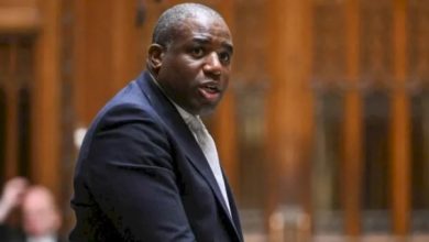 صورة وزير بريطاني : ما يجري في غزة الآن صادم ومقزز