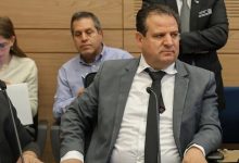 صورة الكنيست الإسرائيلي يفشل في عزل النائب العربي أيمن عودة
