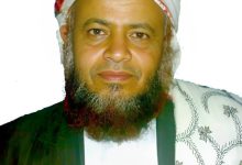 صورة مليشيا الحوثي تقصف منزل أحد شيوخ العلم وتشعل فيه النيران بعد محاصرته ومداهمته بسبب تدريسه  للقران الكريم