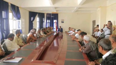 صورة اجتماع في الحديدة يدعو لفتح طريق ''حيس -الجراحي'' ويطالب مجلس القيادة استكمال تحرير المحافظة وموانئها من قبضة الحوثيين