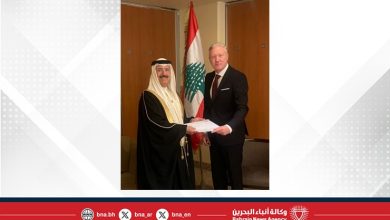 صورة وزير الخارجية والمغتربين بالجمهورية اللبنانية يتسلم نسخة من أوراق اعتماد سفير مملكة البحرين المعين لدى الجمهورية اللبنانية والمقيم في دمشق