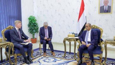 صورة المبعوث الأممي يختتم زيارته الى عدن ويقول أنه ناقش تمكين الحكومة من استئناف صادرات النفط والغاز
