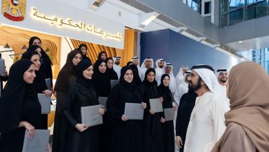 صورة محمد بن راشد يشهد تخريج دفعة جديدة من منتسبي دبلوم المسرعات الحكومية