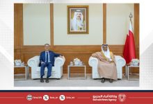 صورة وزير الإعلام يستقبل سفير الولايات المتحدة الأمريكية لدى مملكة البحرين