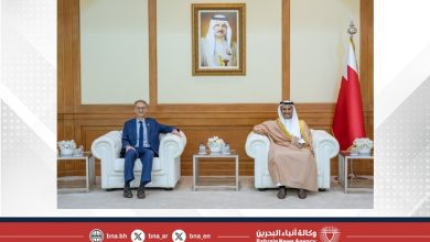 صورة وزير الإعلام يستقبل سفير الولايات المتحدة الأمريكية لدى مملكة البحرين