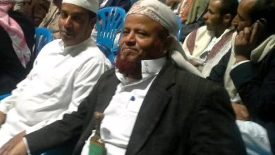 صورة دفن سري لجثمان الشيخ حنتوس ومحافظ ريمة الحوثي يضغط على المشائخ لإجبارهم على تأييد جريمة التصفية