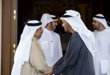 صورة رئيس الدولة يزور ملك البحرين بمقر إقامته في أبوظبي