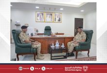 صورة القائد العام لقوة دفاع البحرين يقوم بزيارة تفقدية لإحدى وحدات قوة دفاع البحرين ضمن زياراته الميدانية المستمرة لمختلف الأسلحة والوحدات للاطلاع على جاهزيتها القتالية واستعداداتها العسكرية والإدارية