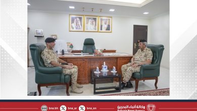 صورة القائد العام لقوة دفاع البحرين يقوم بزيارة تفقدية لإحدى وحدات قوة دفاع البحرين ضمن زياراته الميدانية المستمرة لمختلف الأسلحة والوحدات للاطلاع على جاهزيتها القتالية واستعداداتها العسكرية والإدارية