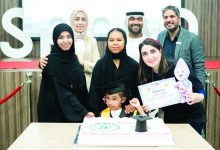 صورة شرطة دبي تحتفي بنجاح ابنة موظف من ذوي الهمم