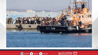 صورة خفر السواحل اليوناني ينقذ أكثر من 430 مهاجرًا قبالة جزر البلاد