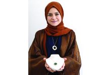 صورة المهندسة سارة تحوّل «بصمات الصوت» إلى مجوهرات تلامس القلوب