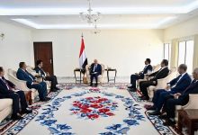 صورة الرئيس العليمي يلتقي قيادة المكتب السياسي للمقاومة الوطنية ويشدد على وحدة الصف وتوحيد  الخطاب الإعلامي ويؤكد على مبدأ الشراكة