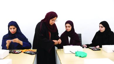 صورة فتيات «غراس الصيف» يتعلمن السنع وفنون الضيافة وحرفاً نسائية