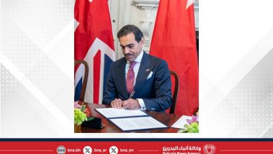 صورة التوقيع على اتفاقية ثلاثية لانضمام المملكة المتحدة إلى الاتفاقية الشاملة للتكامل الأمني والازدهار وذلك بناء على الدعوة من مملكة البحرين والولايات المتحدة الأمريكية