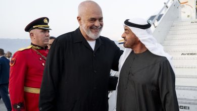 صورة رئيس الدولة ورئيس الوزراء الألباني يبحثان علاقات البلدين