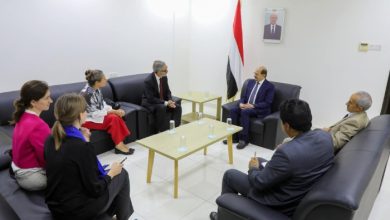 صورة الزنداني يبلغ رئيس بعثة الاتحاد الأوروبي التزام الحكومة اليمنية بنهج السلام ودعم الجهود  لإنهاء الحرب