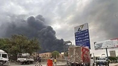 صورة إسرائيل تقصف ميناء الحديدة بالطائرات المسيرة وإذاعة جيش الإحتلال تقلل من أهمية الضربات