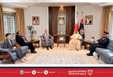 صورة وزير الداخلية يستقبل السفير الأمريكي ويشيد بالعلاقات الوثيقة والشراكة الاستراتيجية بين البلدين