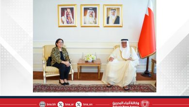 صورة وزير الخارجية يستقبل سفيرة جمهورية الفلبين لدى مملكة البحرين بمناسبة انتهاء فترة عملها