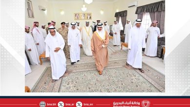 صورة خلال زيارته لمجالس عائلات الكعبي، البوعينين، الرميحي، الفضالة… معالي وزير الداخلية يشيد بتمسك أهالي عسكر وجو بالمحافظة على العادات والتقاليد البحرينية الأصيلة والالتزام المسئول بالحفاظ على النظام العام