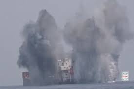 صورة تصعيد حوثي خطير.. اختطافات جماعية في إب وتعز وهجوم مسلح يستهدف ناقلة بحرية قبالة المخا