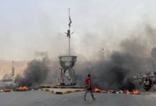 صورة اقتحام ديوان المحافظة بحضرموت ومظاهرات غاضبة في شوارع المكلا (صور)