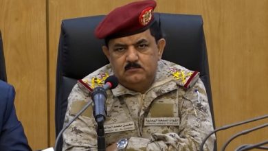 صورة وزير الدفاع اليمني يكشف عن خطة استراتيجية بمشاركة أربع دول لإقتلاع الحوثيين من اليمن لكنه أصيب بالصدمة .. عاجل