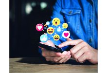 صورة «السوشيال ميديا» تهدد استقرار الأسرة.. وتزيد معدلات الطلاق